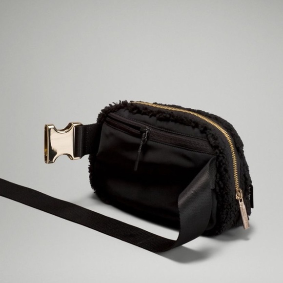 NWT Lululemon Everywhere Fleece Belt Bag - Picture 4 of 6